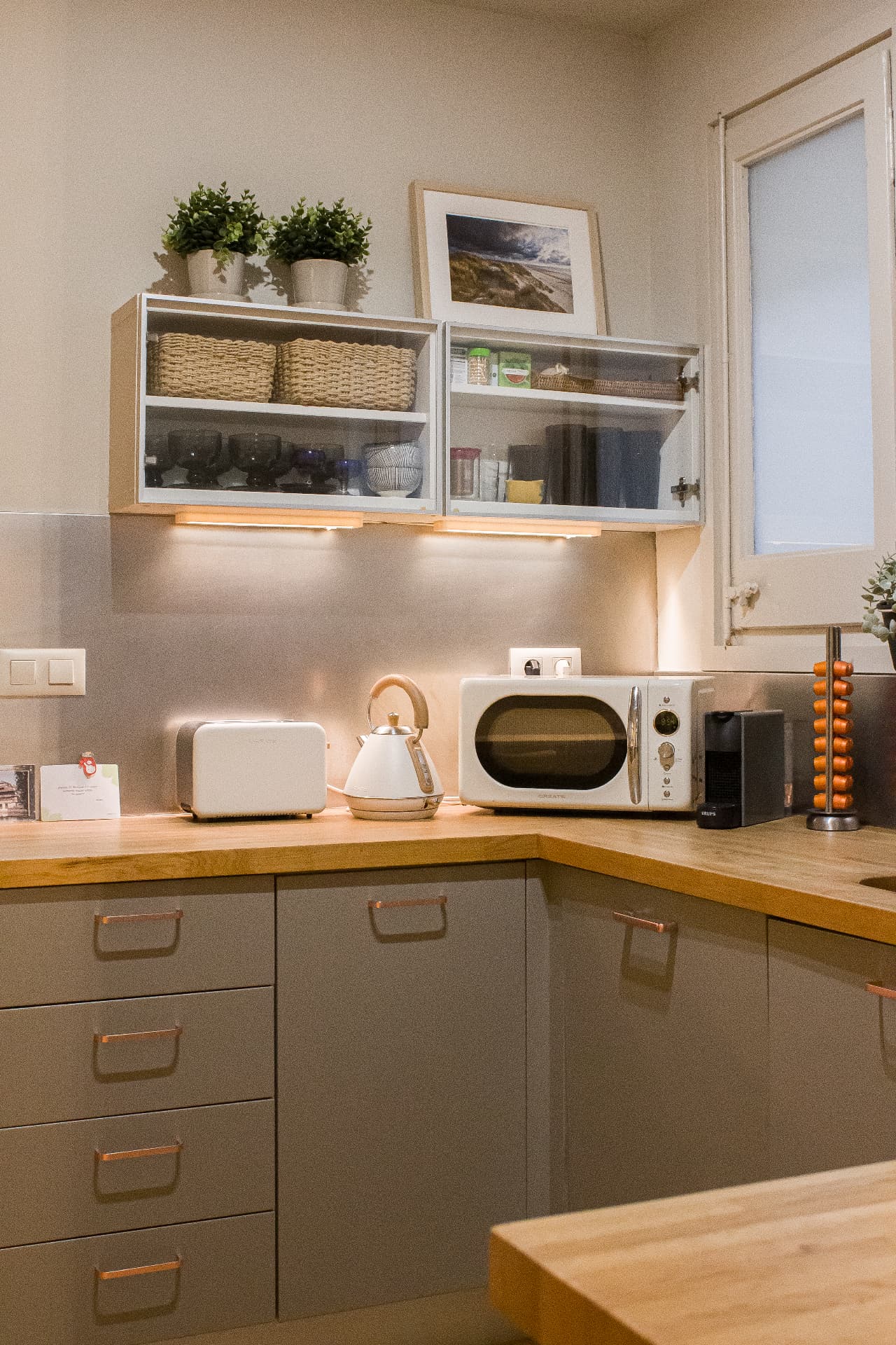 Portolà — cocina con encimera de madera