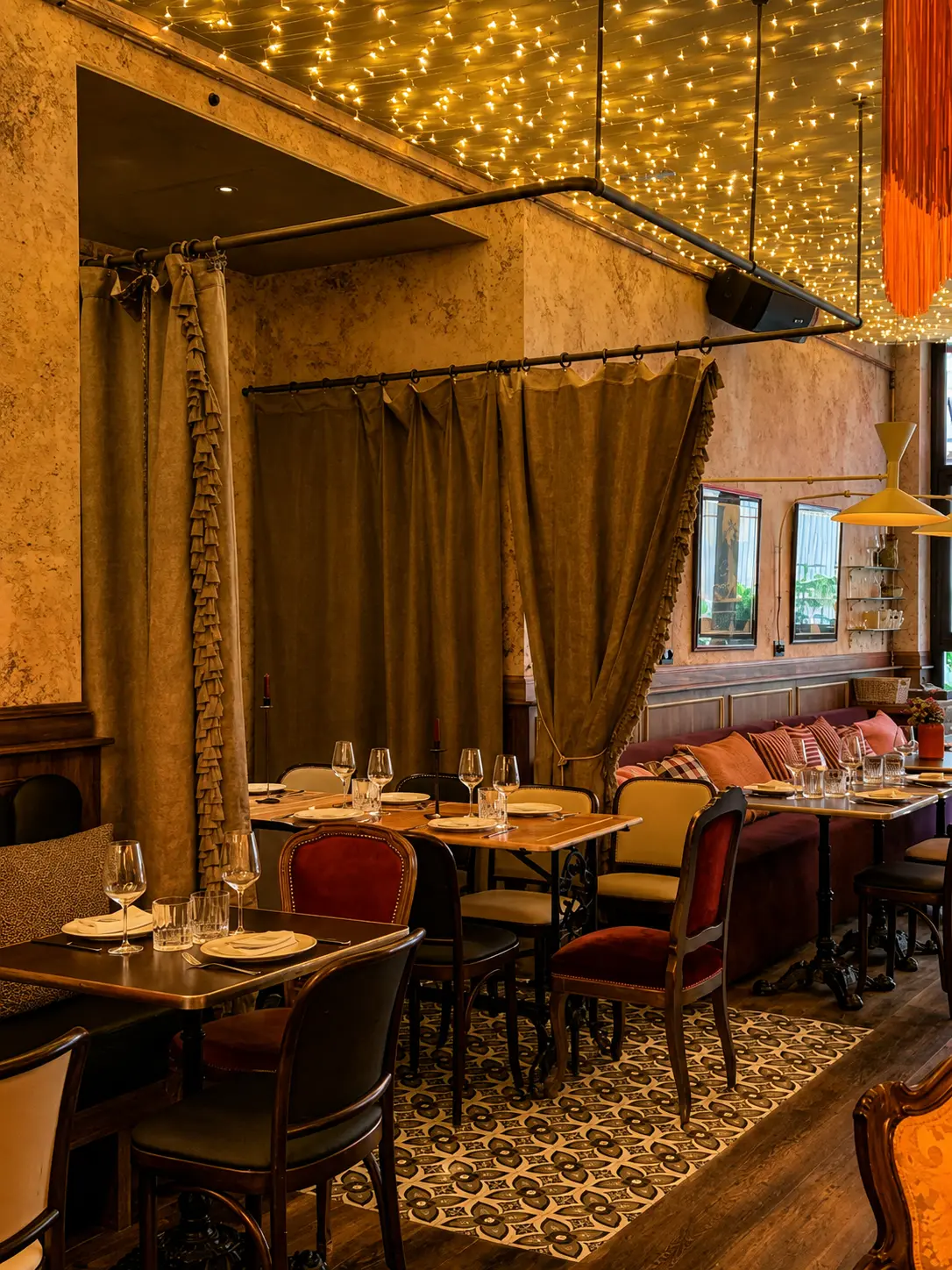 Harry's — reservado con cortinas
