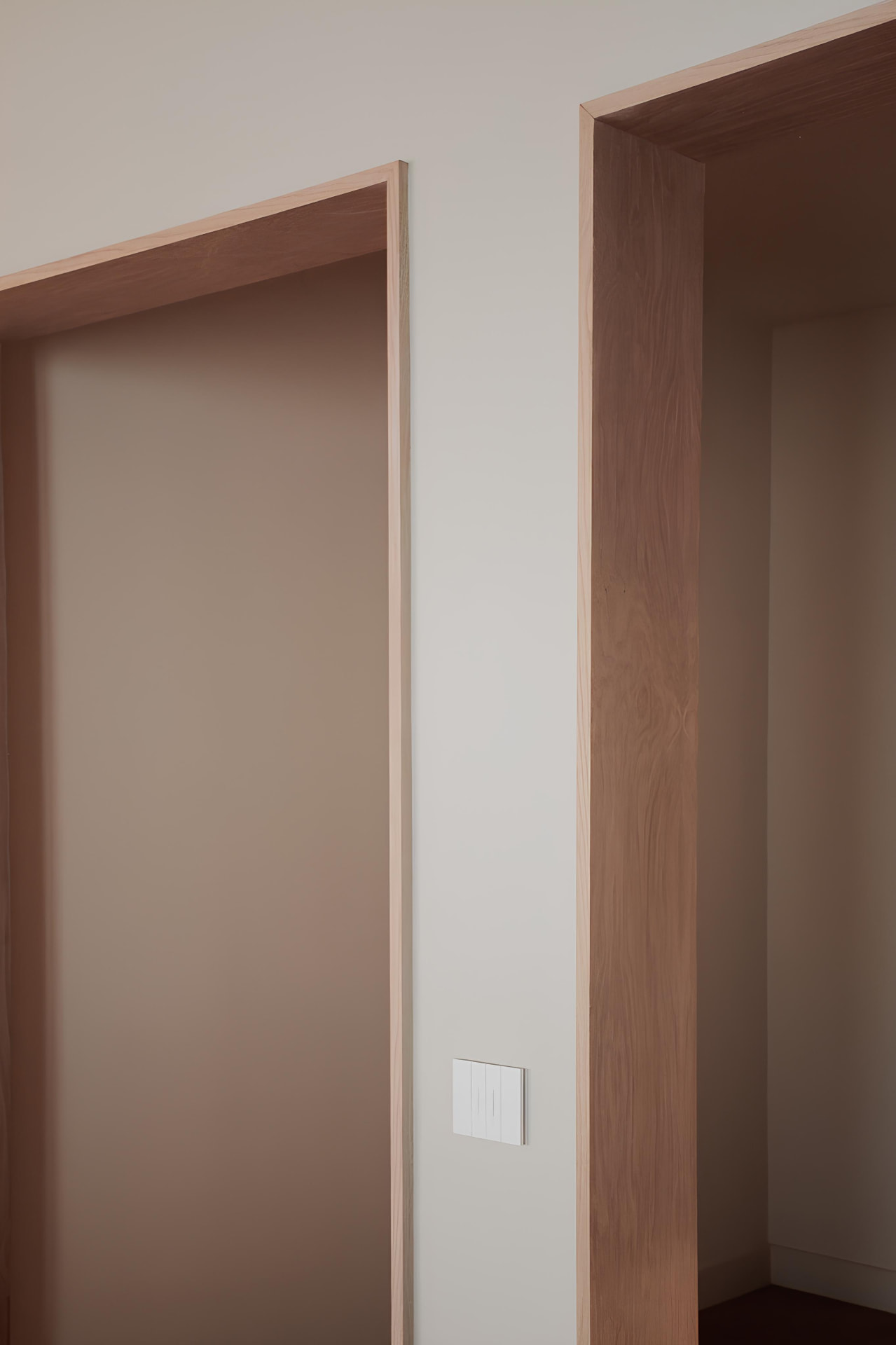 Av.da Sarrià — detalle de pasos de puerta en madera